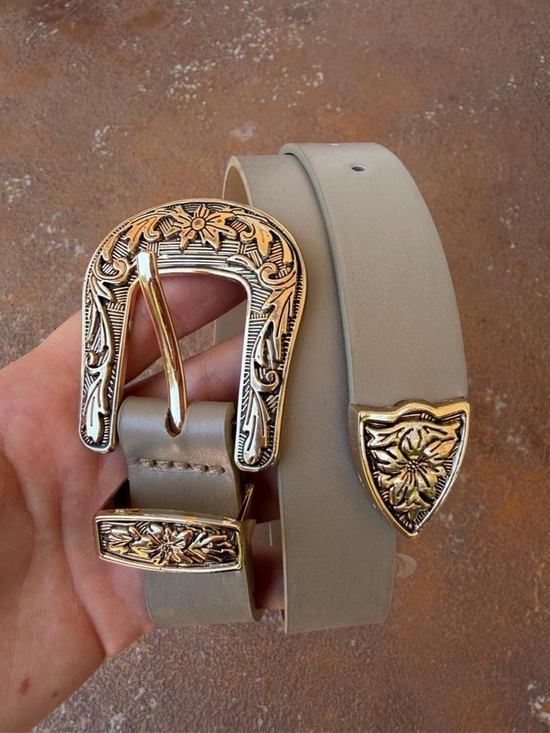 Free People Accessories - Grey faux leather belt with gold buckle and floral design #western #cowboy 36.5